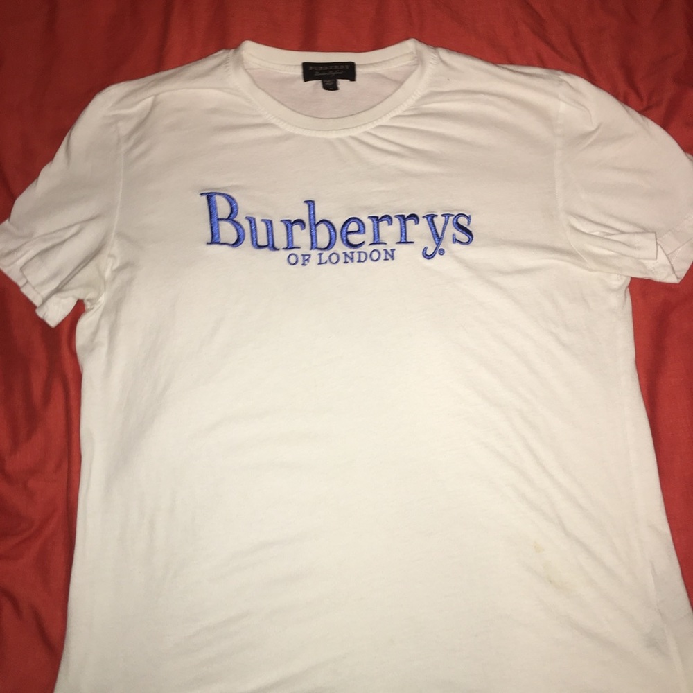 Burberry t size medium